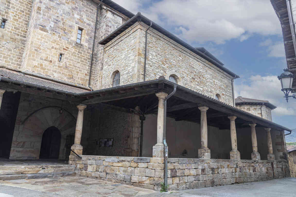 Vizcaya - Otxandio 12 - iglesia de Santa Marina.jpg